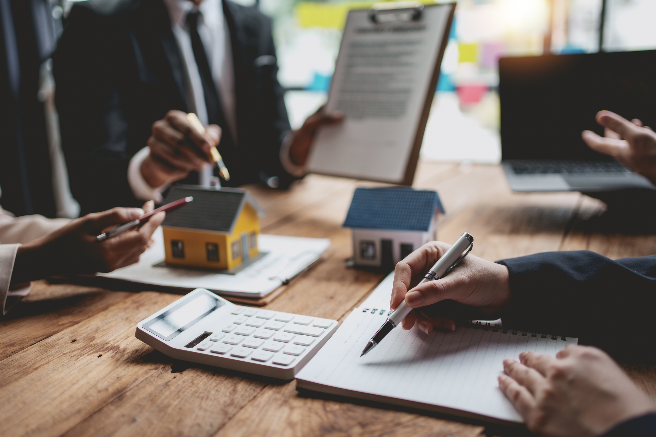 How Can Real Estate Investors Avoid Legal Disputes With Contractors in Chicago?